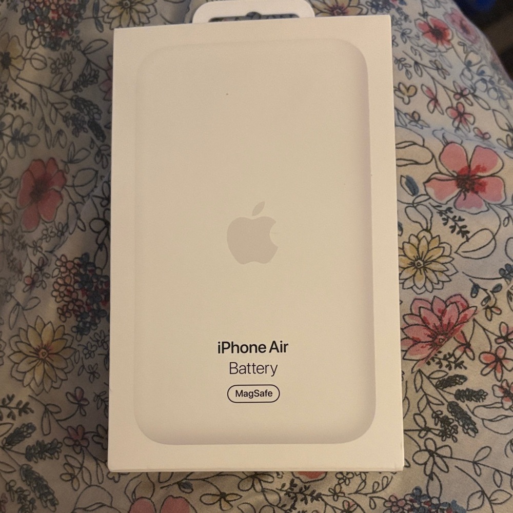 Apple iPhone Air Battery with MagSafe - White